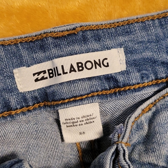 Billabong shorts - Picture 2 of 4